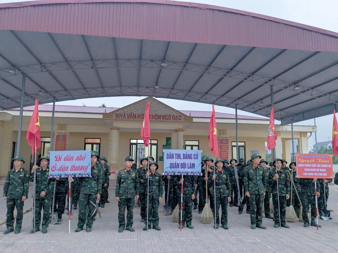 XÃ ĐA PHÚC - Những hình ảnh thực hiện công tác dân vận giai đoạn 2 năm 2025 của Trung đoàn 141 (Sư đoàn 312).- Ảnh 13.