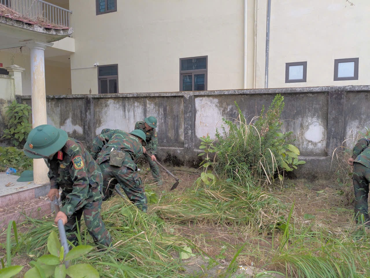 XÃ ĐA PHÚC - Những hình ảnh thực hiện công tác dân vận giai đoạn 2 năm 2025 của Trung đoàn 141 (Sư đoàn 312).- Ảnh 10.