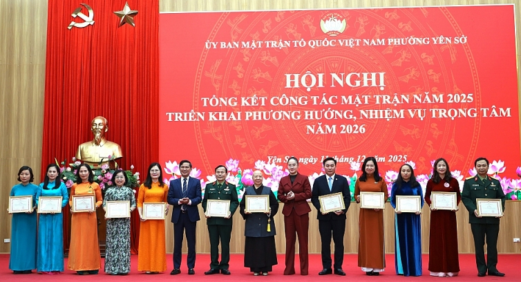 Phường Yên Sở khen thưởng các tập thể, cá nhân tiêu biểu trong công tác Mặt trận- Ảnh 4.