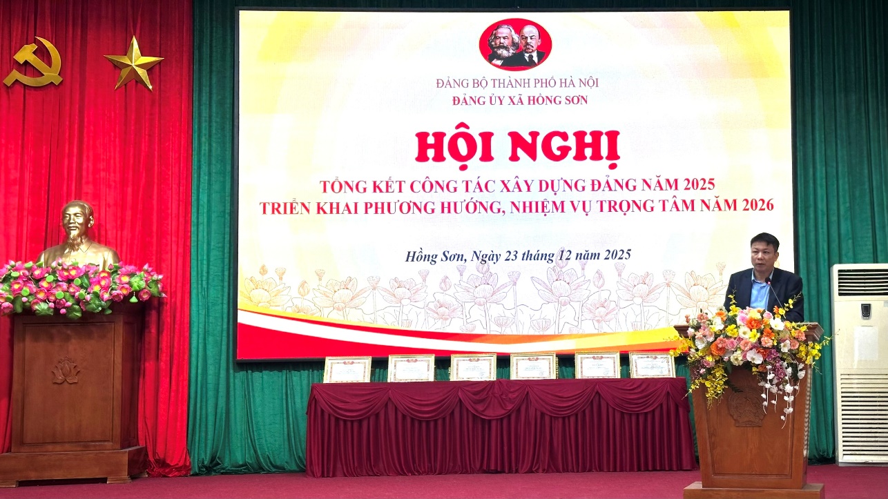 Hồng Sơn khen thưởng cho nhiều tập thể và cá nhân trong công tác xây dựng đảng và thực hiện chuyên đề năm 2025- Ảnh 2.