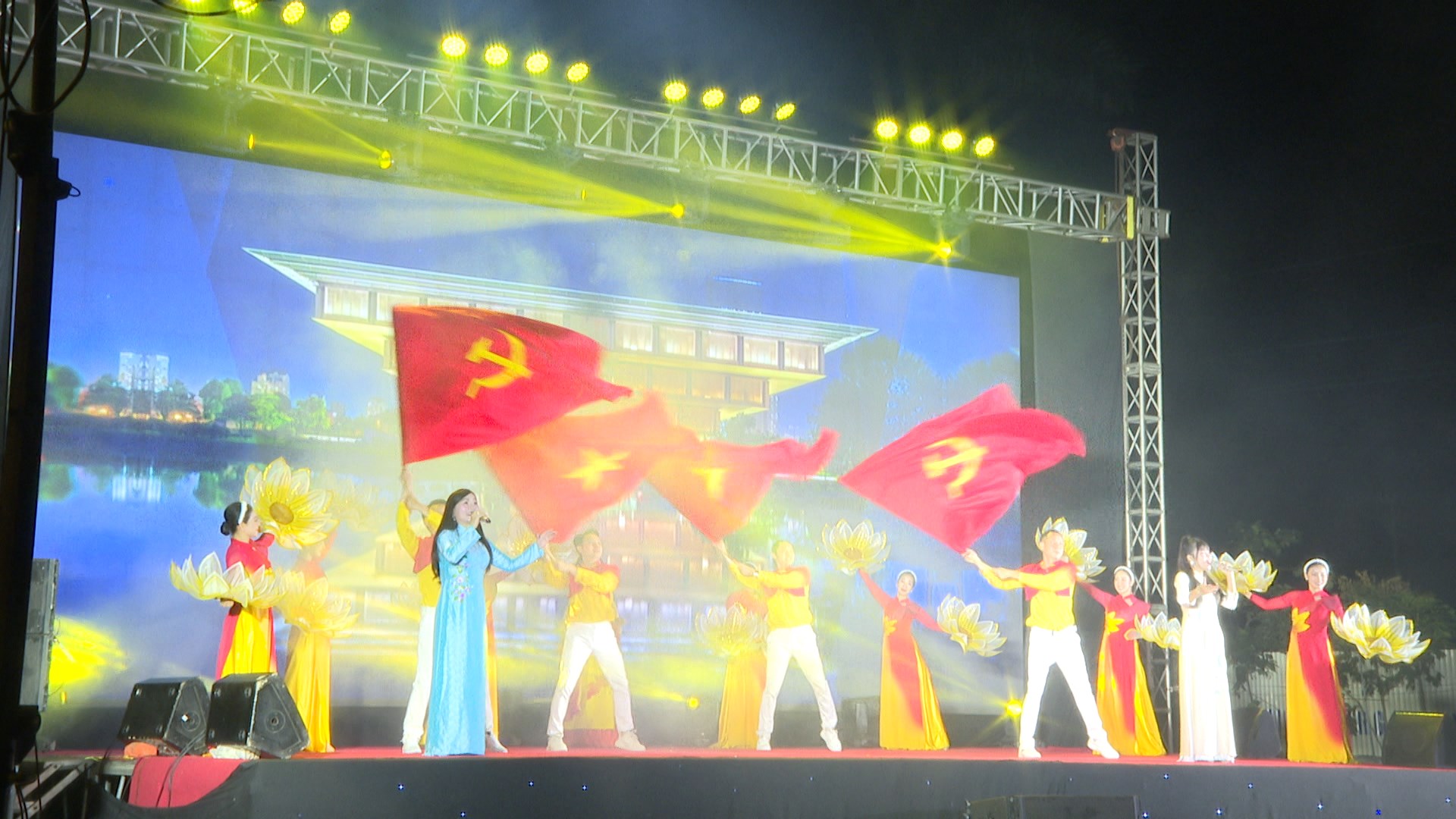 XÃ VĨNH THANH PHỐI HƠP TỔ CHỨC CHƯƠNG TRÌNH NGHỆ THUẬT “HÀNH KHÚC NON SÔNG” KỶ NIỆM 81 NĂM NGÀY THÀNH LẬP QĐND VIỆT NAM- Ảnh 3.