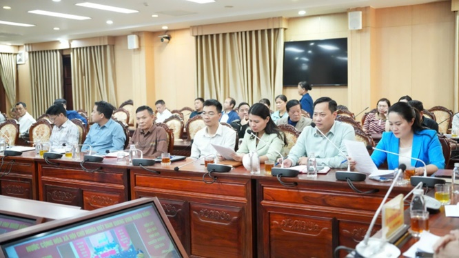 Đoàn đại biểu Quốc Hội thành phố Hà Nội (đơn vi bầu cử số 5) tiếp xúc cử tri sau kỳ họp thứ 10, Quốc Hội khóa XV- Ảnh 4.