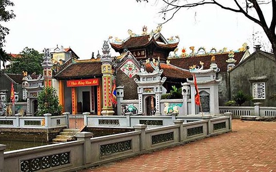 Đình (đền Nội) Bình Đà thờ Quốc tổ Lạc Long Quân.