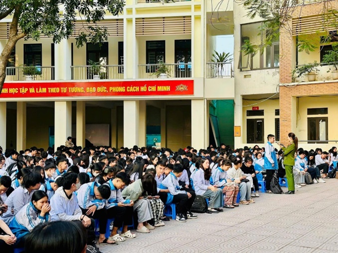 Công an xã Hoài Đức chung tay xây dựng môi trường học đường an toàn- Ảnh 3.