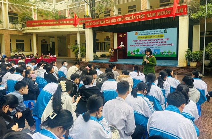 Công an xã Hoài Đức chung tay xây dựng môi trường học đường an toàn- Ảnh 4.