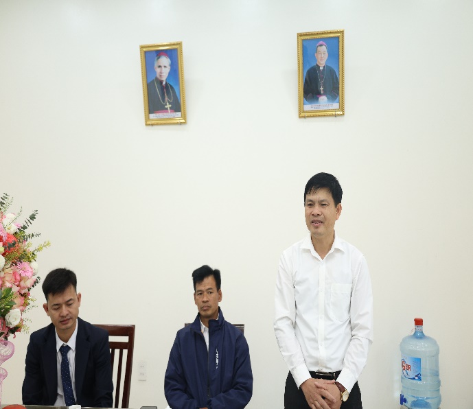 Lãnh đạo xã Mê Linh thăm, chúc mừng Lễ Giáng sinh năm 2025 tại các giáo họ trên địa bàn xã- Ảnh 3.