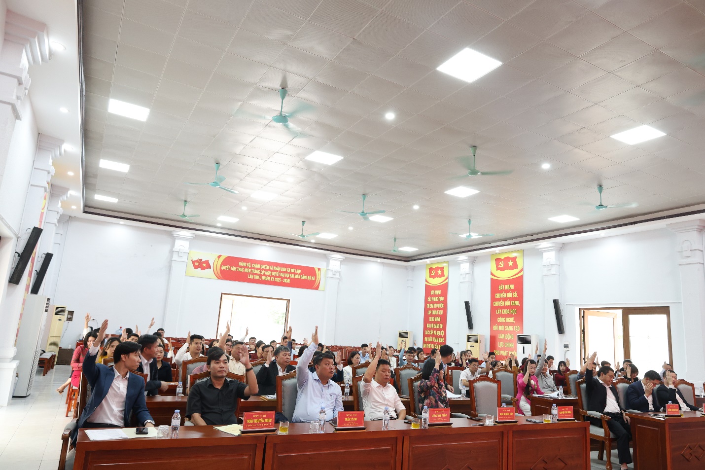 Mê Linh lấy ý kiến của cử tri nơi công tác đối với người dự kiến được giới thiệu ứng cử đại biểu HĐND xã nhiệm kỳ 2026 - 2031- Ảnh 4.