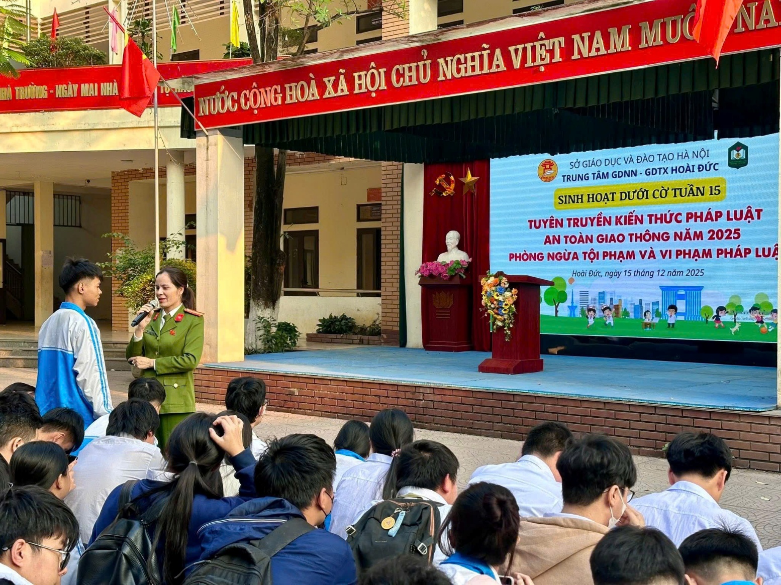 Công an xã Hoài Đức chung tay xây dựng môi trường học đường an toàn- Ảnh 2.