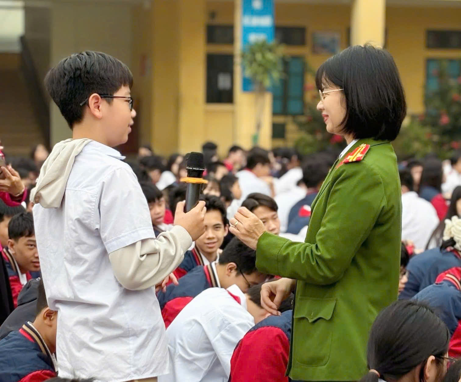 Công an xã Hoài Đức tăng cường tuyên truyền, phổ biến giáo dục pháp luật cho học sinh trường THCS Trạm Trôi- Ảnh 3.