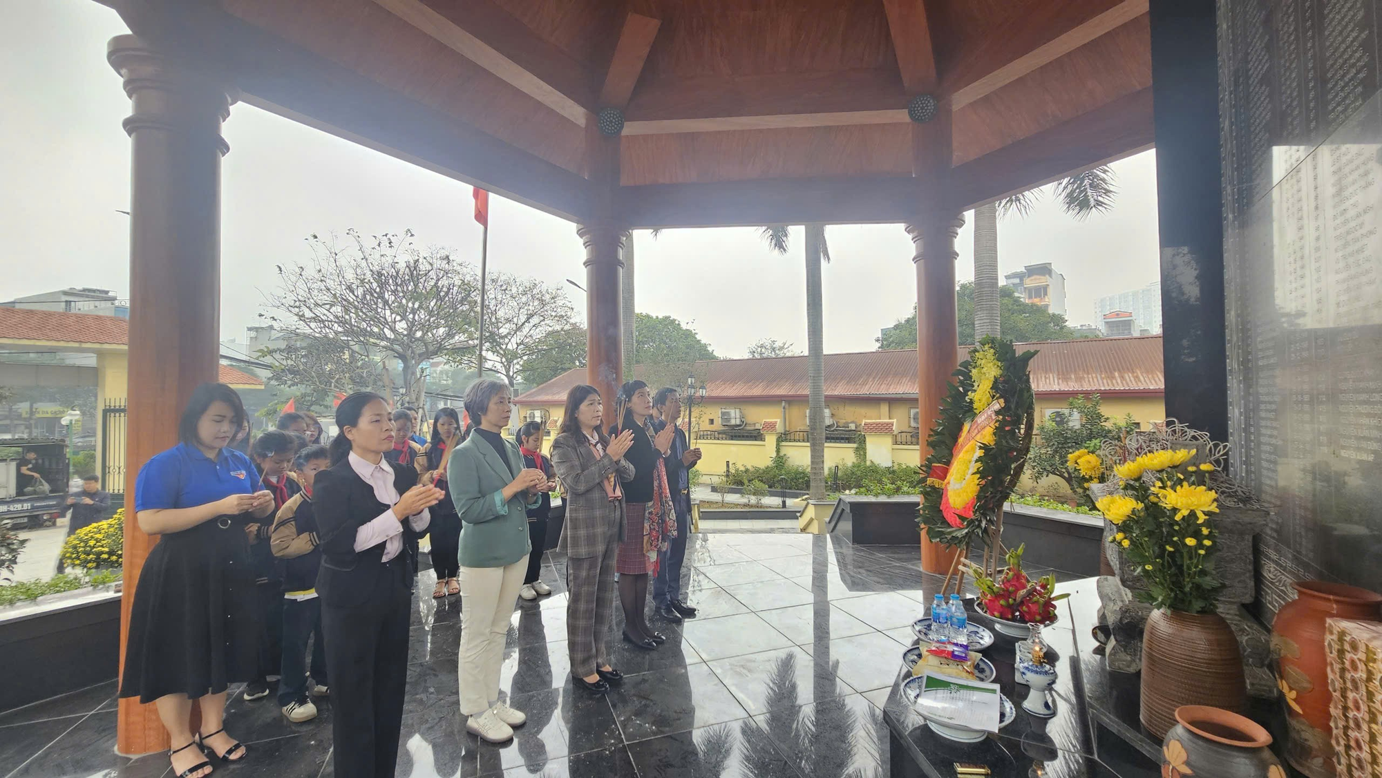 TRƯỜNG TIỂU HỌC ĐẠI KIM DÂNG HƯƠNG ĐÀI TƯỞNG NIỆM CÁC ANH HÙNG LIỆT SĨ NHÂN KỈ NIỆM NGÀY 22/12- Ảnh 2.