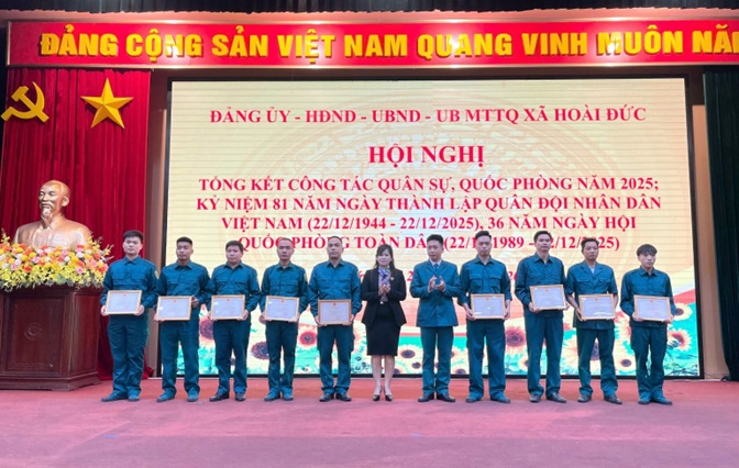 Đảng ủy-HĐND-UBND-UB MTTQ xã Hoài Đức tổng kết công tác quốc phòng, quân sự địa phương năm 2025- Ảnh 8.