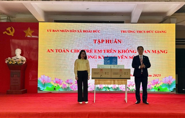 UBND xã tổ chức tập huấn an toàn cho trẻ em trên không gian mạng trong kỷ nguyên số- Ảnh 8.