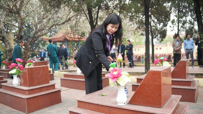 Lễ dâng hoa, dâng hương viếng Đài tưởng niệm và Nghĩa trang liệt sĩ nhân kỷ niệm 81 năm Ngày thành lập Quân đội Nhân dân Việt Nam- Ảnh 15.