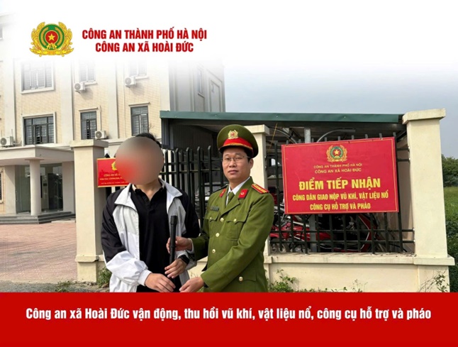 Công an xã Hoài Đức đẩy mạnh vận động giao nộp vũ khí, công cụ hỗ trợ trong đợt cao điểm tấn công trấn áp tội phạm- Ảnh 2.