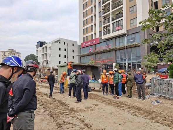 CÔNG AN PHƯỜNG PHƯƠNG LIỆT PHỐI HỢP GIẢI TỎA 2 HỘ TÁI LẤN CHIẾM ĐẤT DỰ ÁN ĐƯỜNG VÀNH ĐAI 2,5- Ảnh 2.