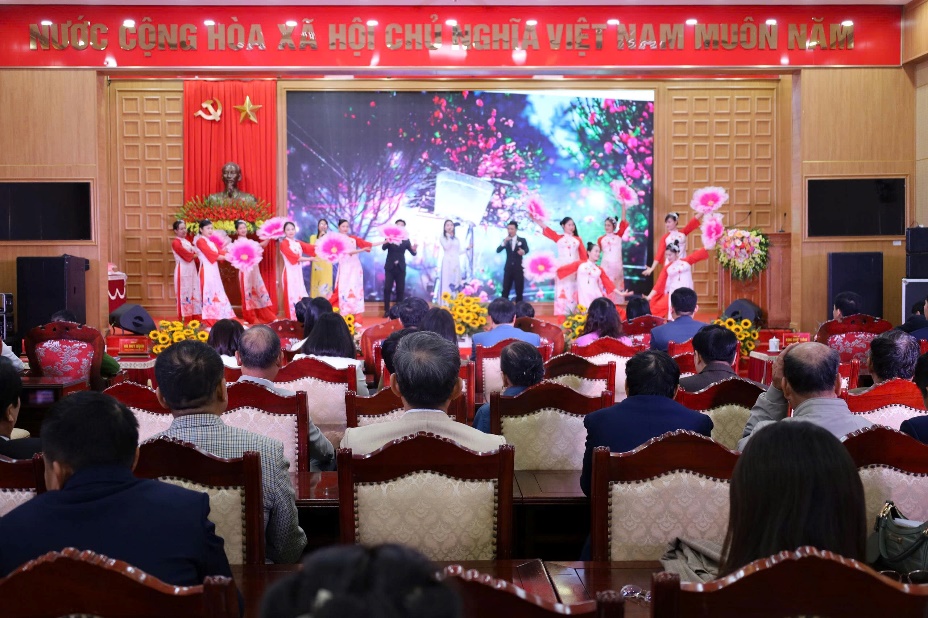 Quảng Oai tổng kết phong trào thi đua năm 2025, triển khai phương hướng năm 2026- Ảnh 1.