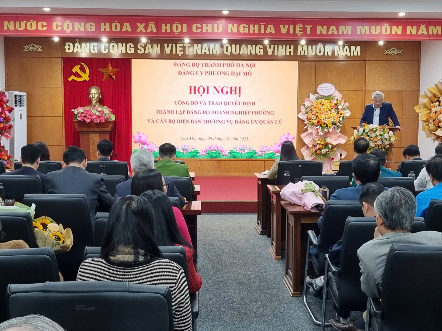 Đảng ủy phường Đại Mỗ tổ chức Hội nghị Công bố Quyết định thành lập Đảng bộ Doanh nghiệp và các Quyết định về công tác cán bộ diện Ban Thường vụ Đảng ủy phường quản lý- Ảnh 1.