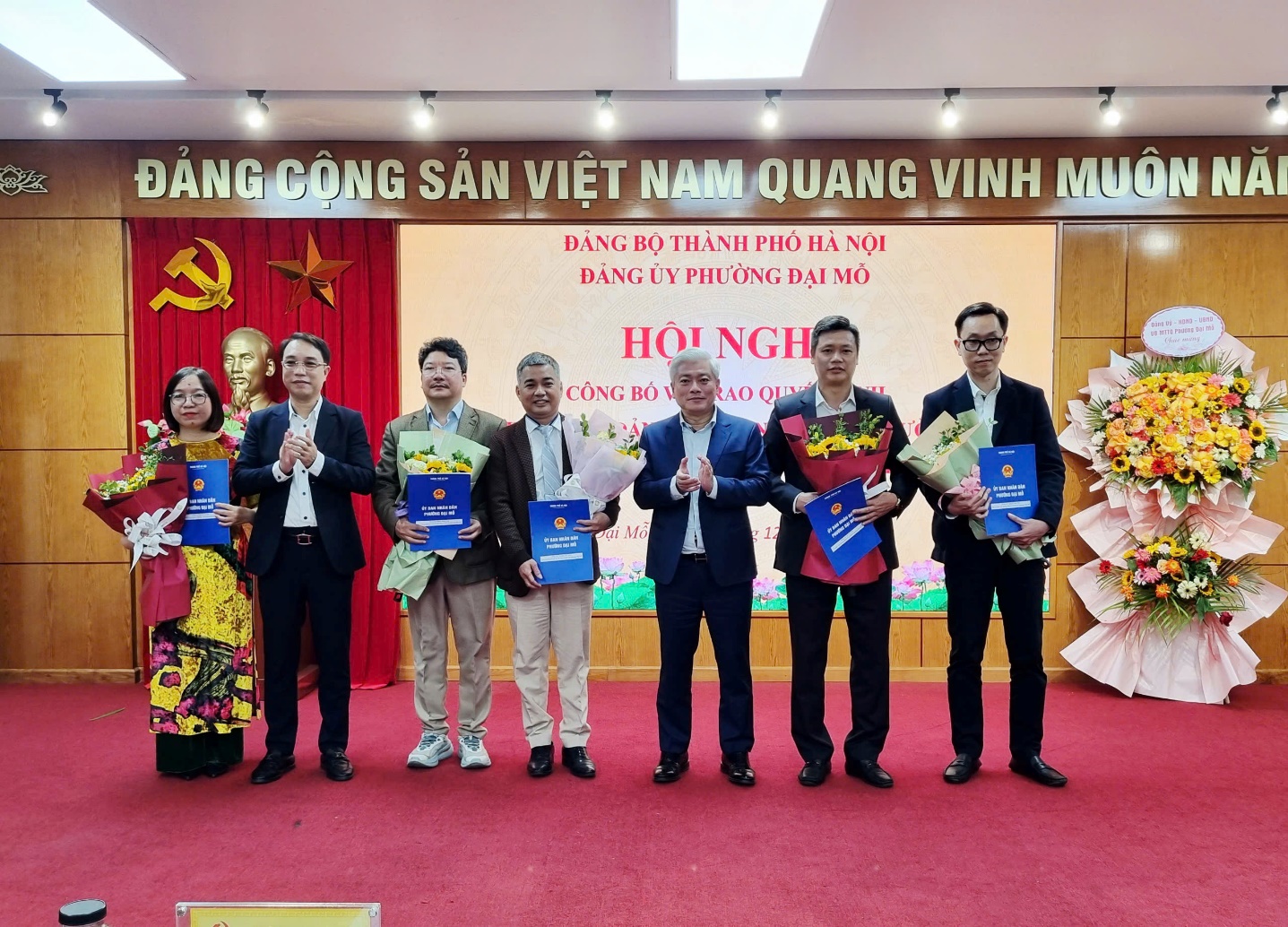 Đảng ủy phường Đại Mỗ tổ chức Hội nghị Công bố Quyết định thành lập Đảng bộ Doanh nghiệp và các Quyết định về công tác cán bộ diện Ban Thường vụ Đảng ủy phường quản lý- Ảnh 3.