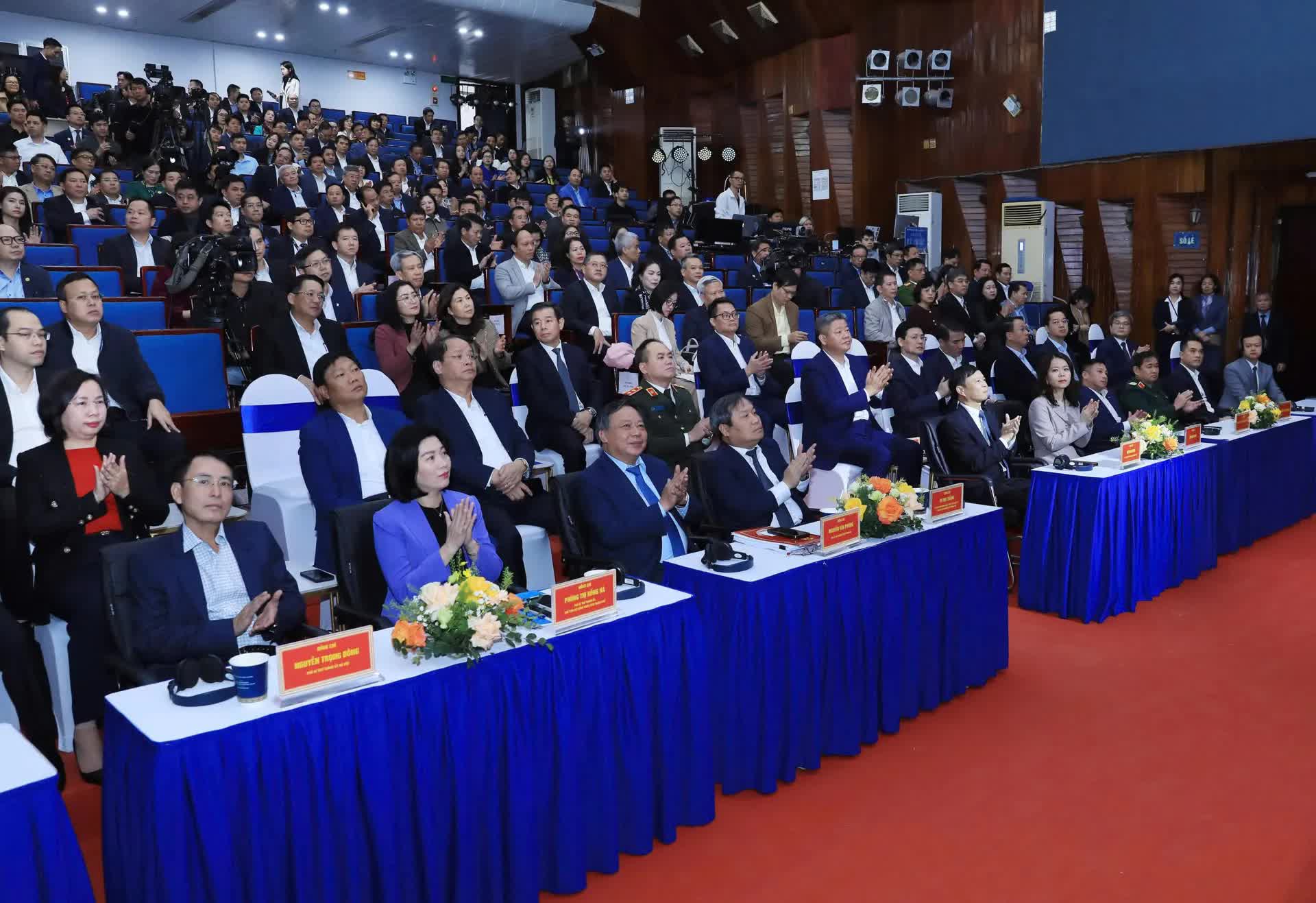 Tổng Bí thư Tô Lâm chủ trì Hội nghị Ban Chỉ đạo Trung ương về phát triển khoa học, công nghệ, đổi mới sáng tạo- Ảnh 4.