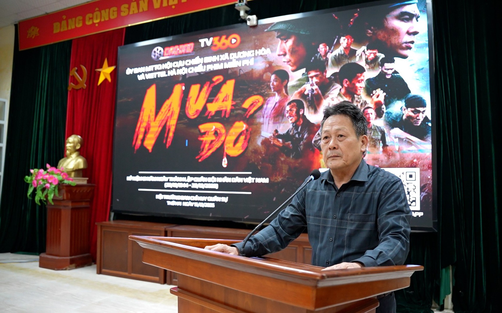 UBND, UB MTTQ xã chiếu miễn phí bộ phim Mưa đỏ