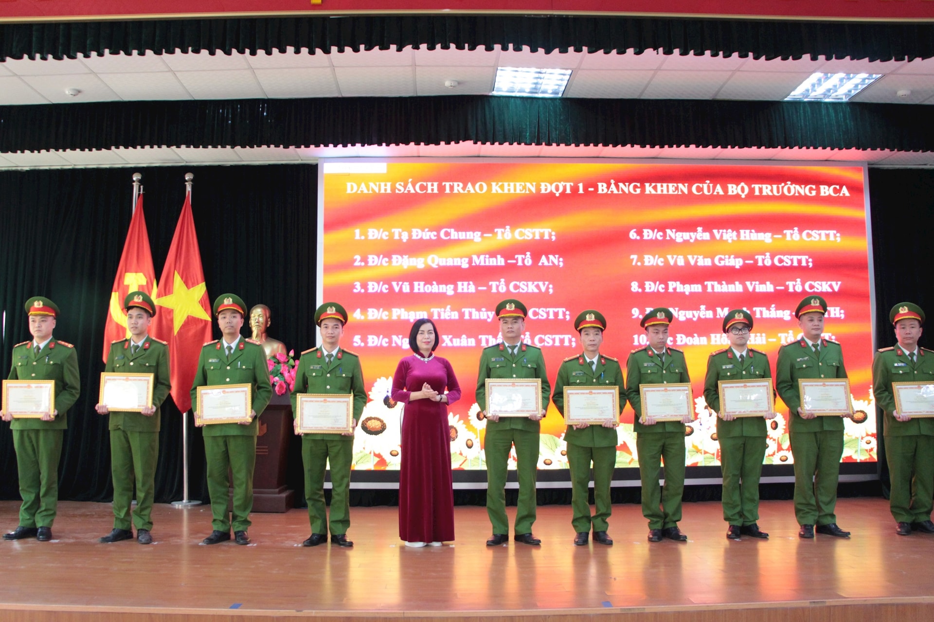 Giữ vững an ninh chính trị, an toàn xã hội tại địa bàn phường Giảng Võ- Ảnh 1.