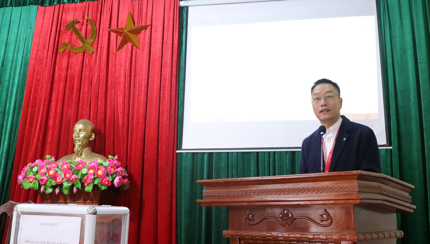 A person and person at a podium  AI-generated content may be incorrect.