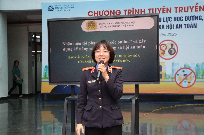 Công an phường Yên Hòa phối hợp với trường THCS-THPT Lương Thế Vinh tuyên truyền pháp luật, trang bị kỹ năng phòng ngừa nguy cơ cho học sinh - Ảnh 2.