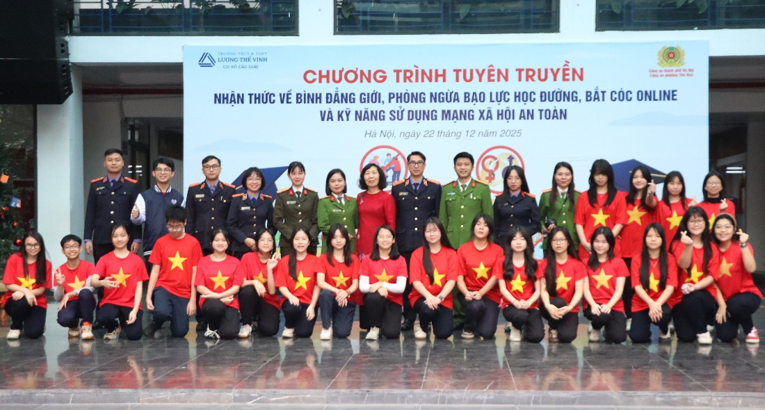 Công an phường Yên Hòa phối hợp với trường THCS-THPT Lương Thế Vinh tuyên truyền pháp luật, trang bị kỹ năng phòng ngừa nguy cơ cho học sinh - Ảnh 5.