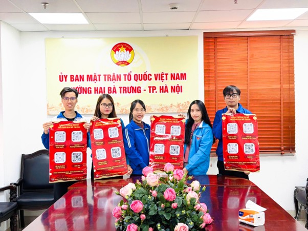 Đoàn Thanh niên phường ra quân phát hành "Bảng thông tin số phường Hai Bà Trưng - Chào mừng Xuân Bính Ngọ 2026".- Ảnh 1.