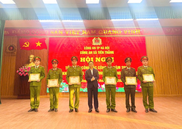 Công an xã Tiến Thắng tổ chức Hội nghị Tổng kết công tác năm 2025, triển khai nhiệm vụ năm 2026- Ảnh 5.