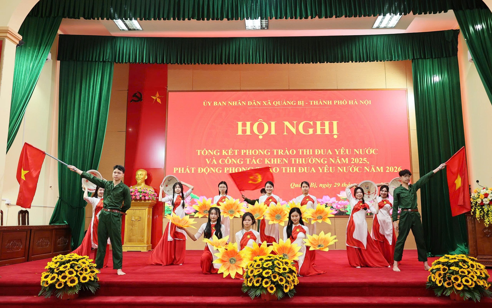 Một số tiết mục văn nghệ tại Hội nghị tổng kết phong trào thi đua yêu nước và công tác khen thưởng năm 2025 của xã Quảng Bị- Ảnh 5.