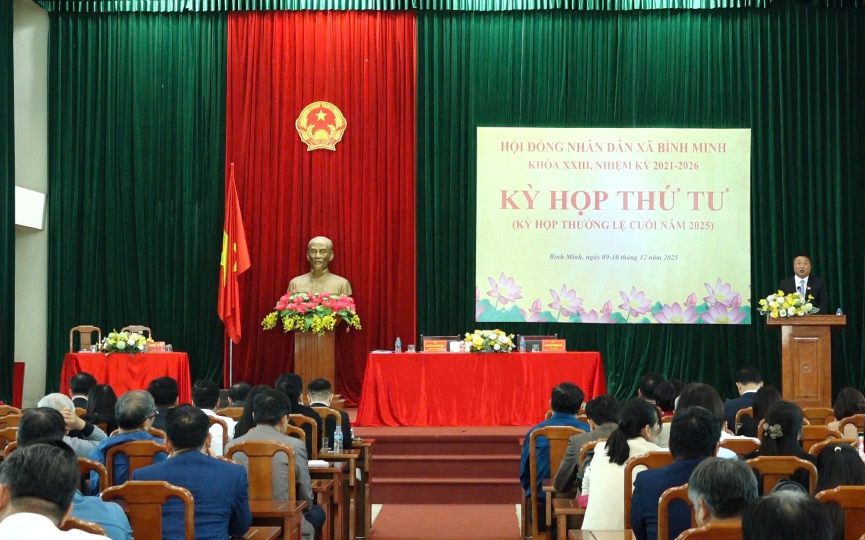 Ảnh: Quang cảnh kỳ họp thứ Tư của HĐND xã