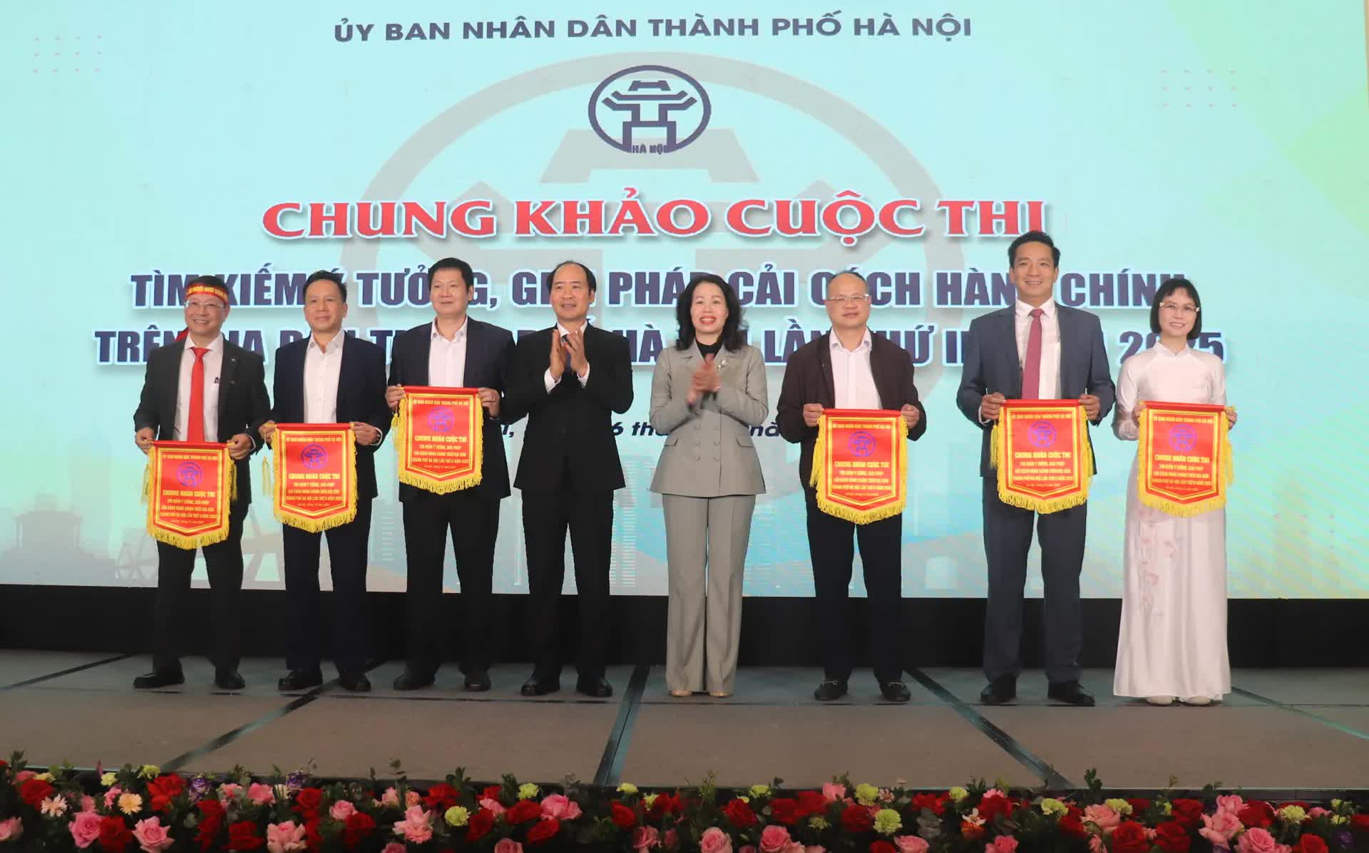 UBND xã Hồng Vân đạt giải triển vọng trong cuộc thi “Tìm kiếm ý tưởng, giải pháp cải cách hành chính" thành phố Hà Nội- Ảnh 2.