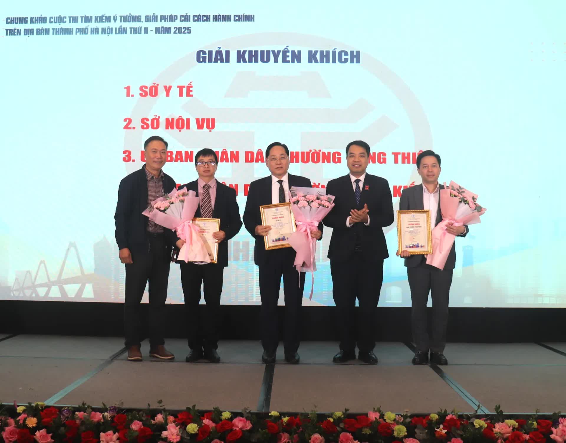 UBND xã Hồng Vân đạt giải triển vọng trong cuộc thi “Tìm kiếm ý tưởng, giải pháp cải cách hành chính" thành phố Hà Nội- Ảnh 7.