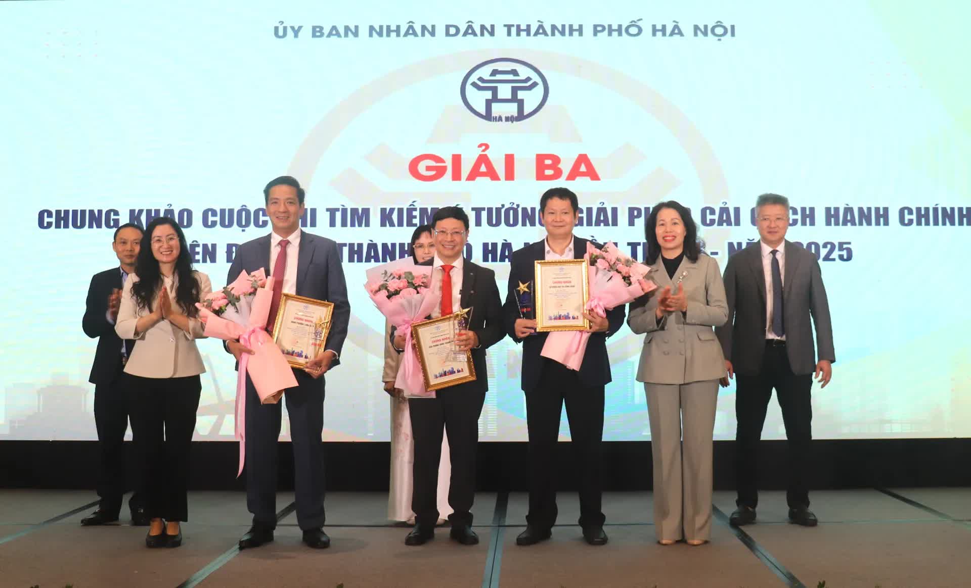 UBND xã Hồng Vân đạt giải triển vọng trong cuộc thi “Tìm kiếm ý tưởng, giải pháp cải cách hành chính" thành phố Hà Nội- Ảnh 8.