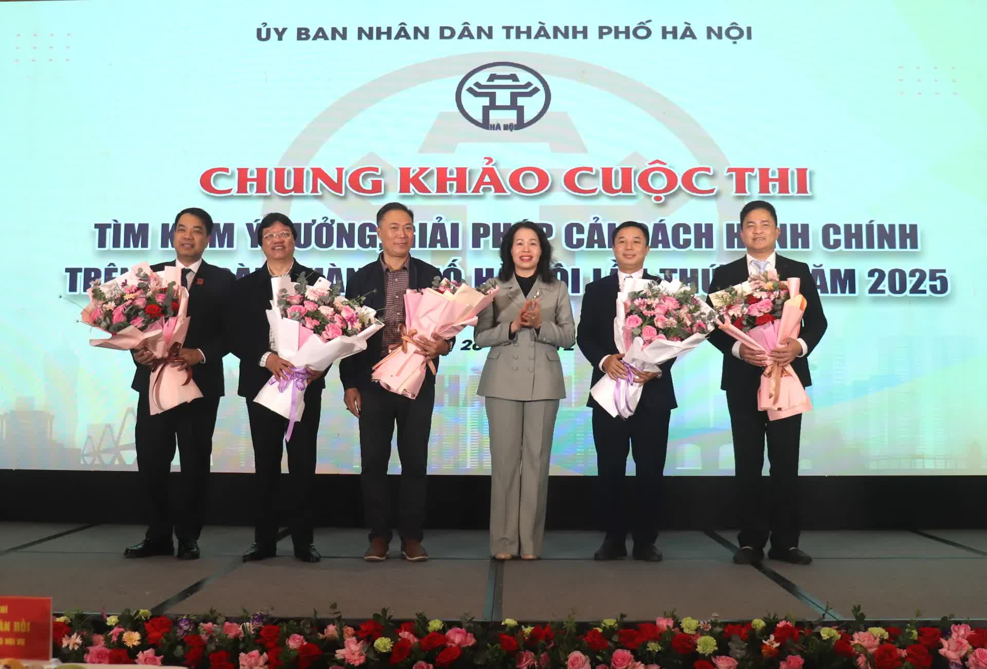 UBND xã Hồng Vân đạt giải triển vọng trong cuộc thi “Tìm kiếm ý tưởng, giải pháp cải cách hành chính" thành phố Hà Nội- Ảnh 3.