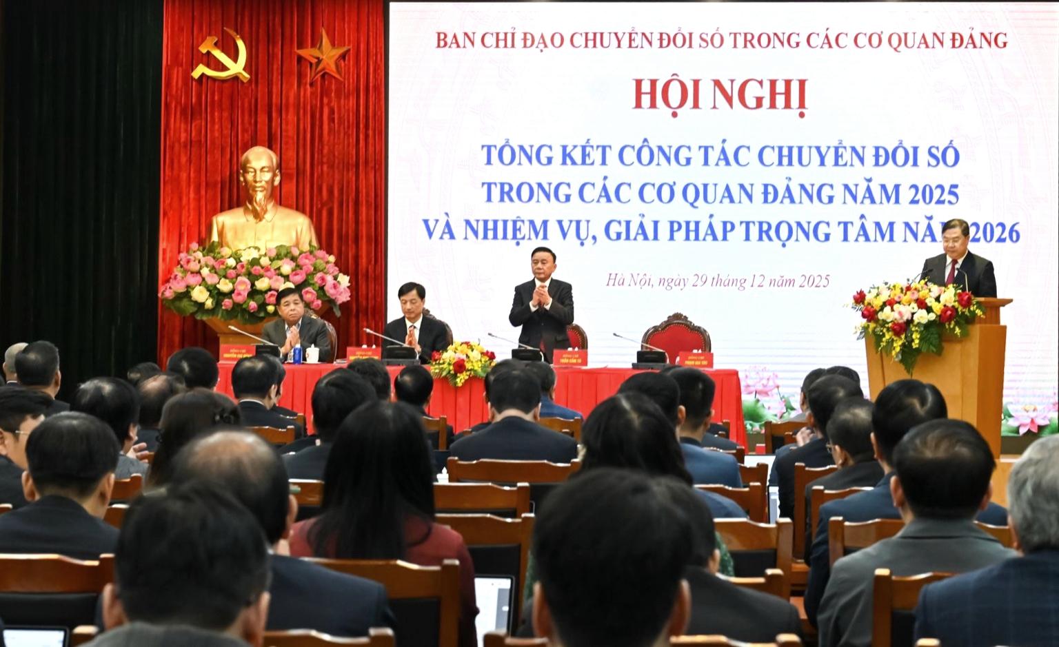 HỘI NGHỊ TỔNG KẾT CÔNG TÁC CHUYỂN ĐỔI SỐ TRONG CÁC CƠ QUAN ĐẢNG NĂM 2025- Ảnh 1.