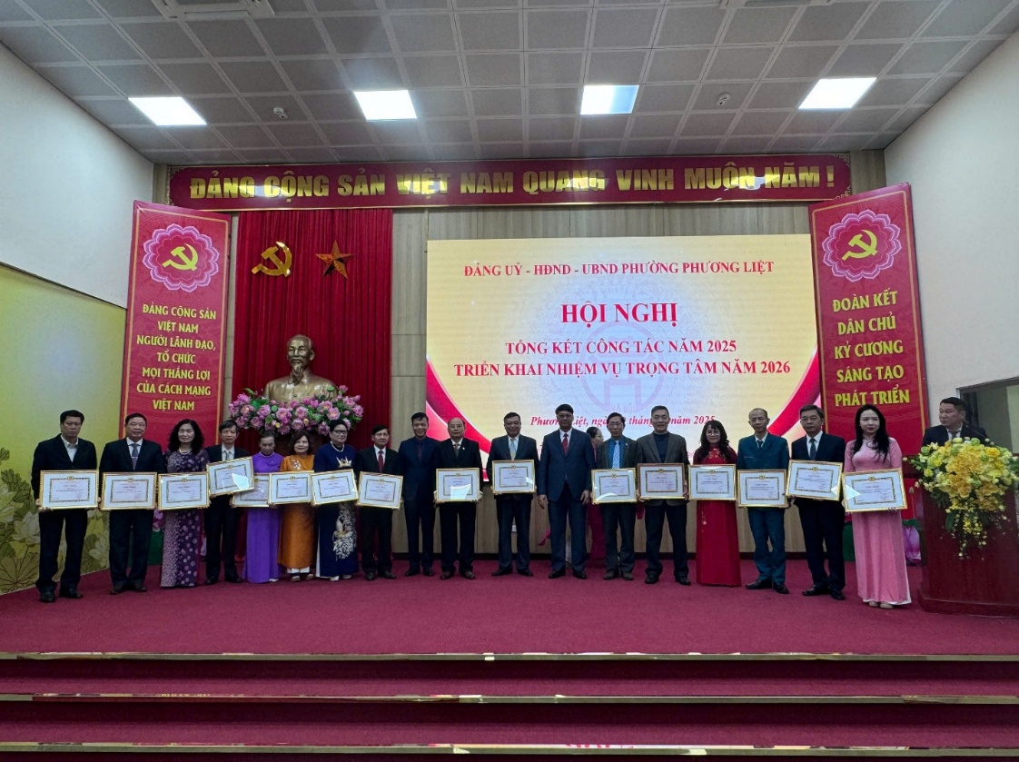 Phường Phương Liệt tham dự hội nghị trực tuyến toàn thành phố tổng kết công tác năm 2025, triển khai nhiệm vụ năm 2026- Ảnh 2.