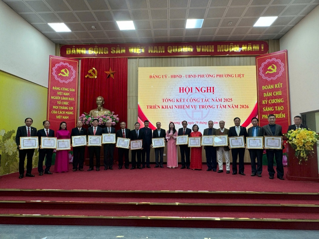 Phường Phương Liệt tham dự hội nghị trực tuyến toàn thành phố tổng kết công tác năm 2025, triển khai nhiệm vụ năm 2026- Ảnh 3.
