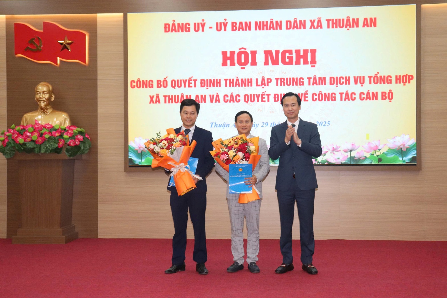 Hội nghị công bố Quyết định thành lập Trung tâm Dịch vụ tổng hợp xã Thuận An và các quyết định về công tác cán bộ- Ảnh 4.