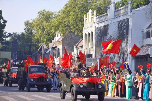 Tổ chức các hoạt động kỷ niệm 80 năm Ngày truyền thống Lực lượng vũ trang Thủ đô- Ảnh 2.