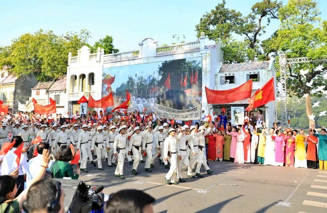 Tổ chức các hoạt động kỷ niệm 80 năm Ngày truyền thống Lực lượng vũ trang Thủ đô- Ảnh 3.