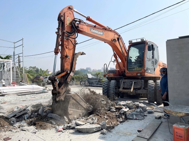 Cưỡng chế các trường hợp vi phạm đất đai tại xã Hoài Đức- Ảnh 3.