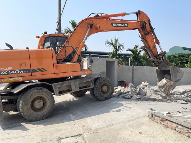 Cưỡng chế các trường hợp vi phạm đất đai tại xã Hoài Đức- Ảnh 4.