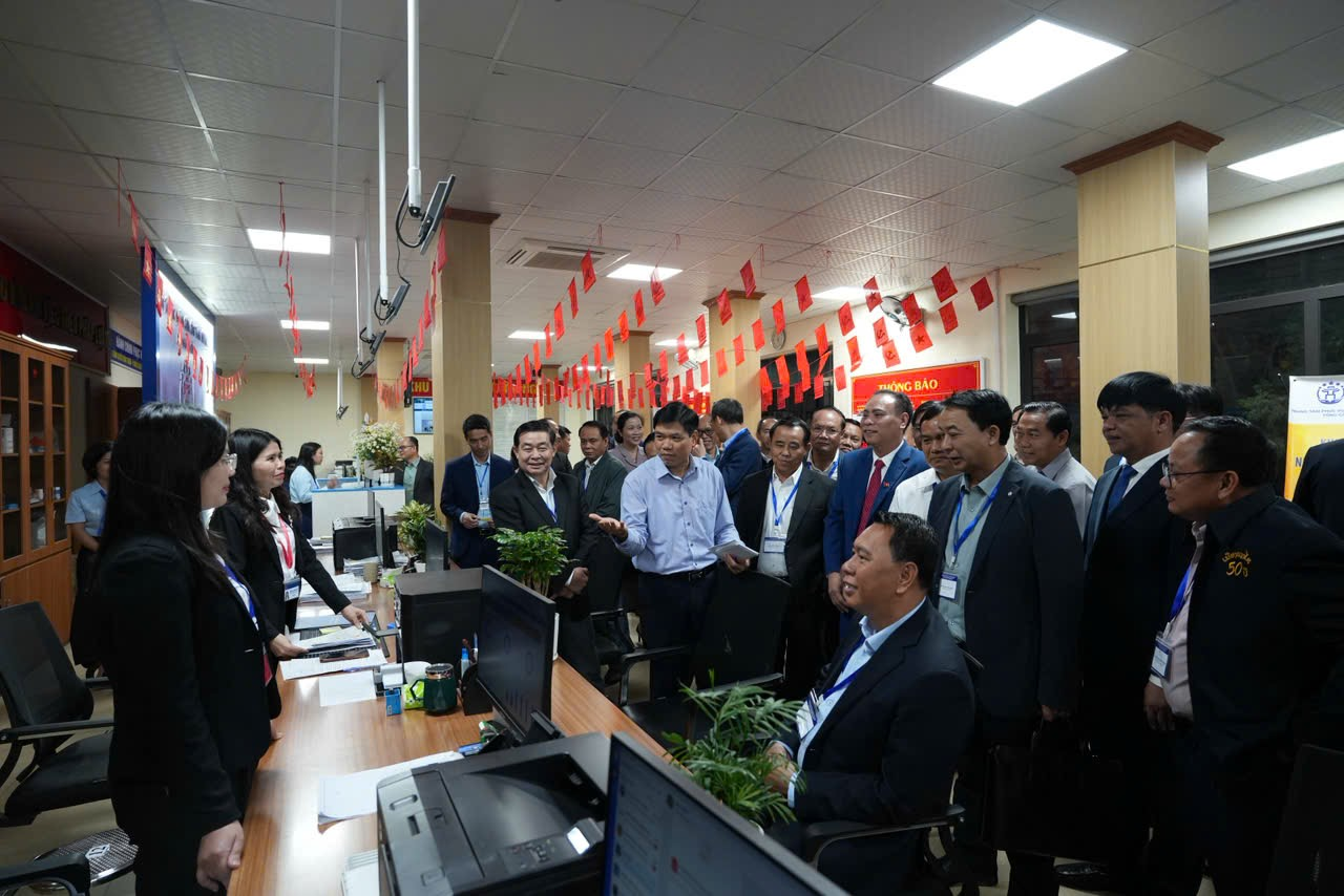 Đoàn cán bộ cấp chiến lược dự nguồn của Đảng Nhân dân cách mạng Lào thăm và làm việc tại xã Đan Phượng- Ảnh 3.