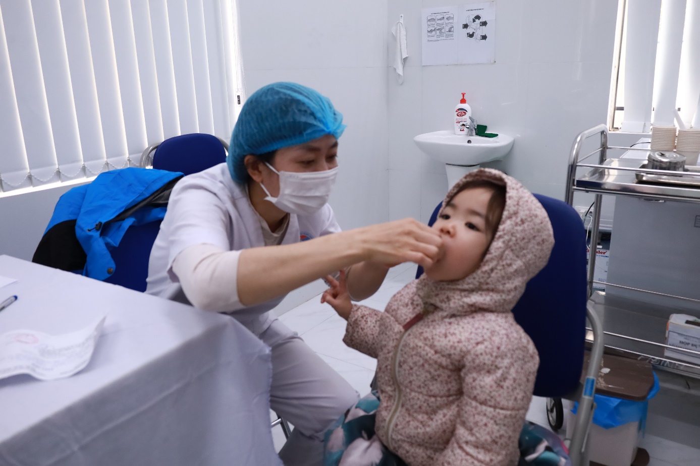 Khương Đình: Triển khai chiến dịch uống vitamin A đợt 2 năm 2025- Ảnh 11.