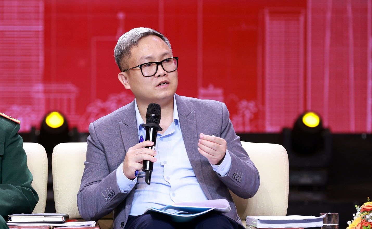 C:\Users\1\Downloads\2\Ông Lê Quang Huy (2).jpg