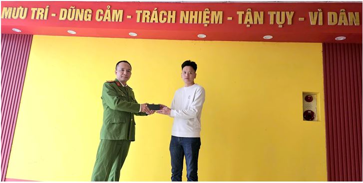 “Tận tụy, trách nhiệm vì nhân dân phục vụ”Công an xã Ô Diên nhanh chóng giúp người dân tìm lại tài sản giá trị- Ảnh 2.