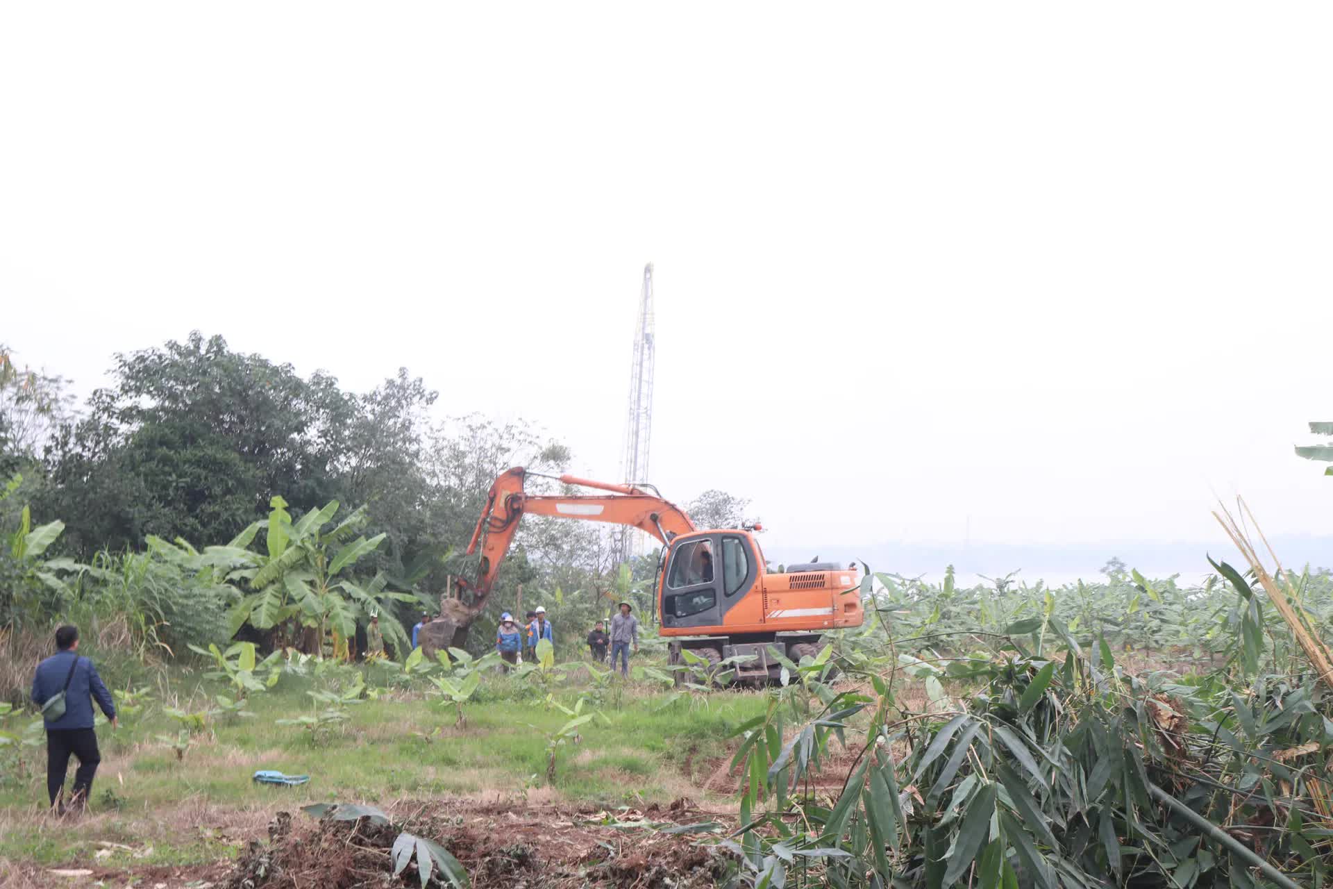 Phường Thượng Cát quyết liệt cưỡng chế xử lý sai phạm tại khu đất bãi ven sông Hồng- Ảnh 4.