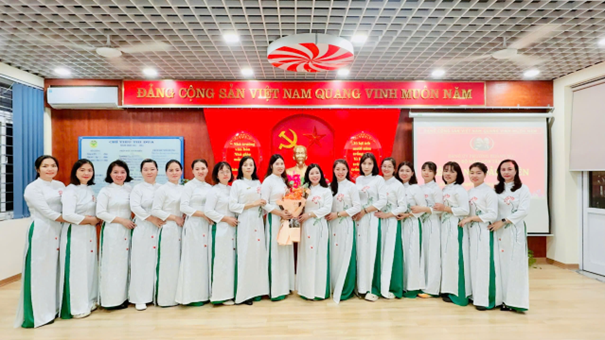 Chi bộ trường Mầm non Tân Mai tổ chức lễ kết nạp Đảng viên mới- Ảnh 3.